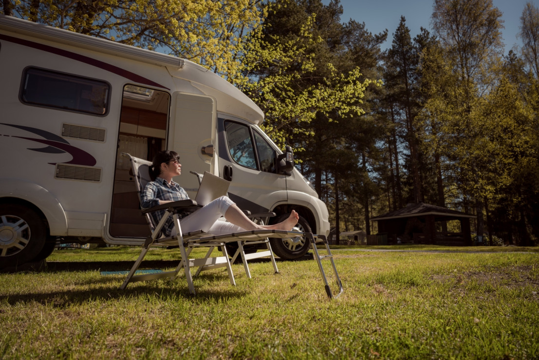 Camperroute durch Brabant mit schönen Stopps inmitten der Natur, wie diesem Campingplatz im Wald.